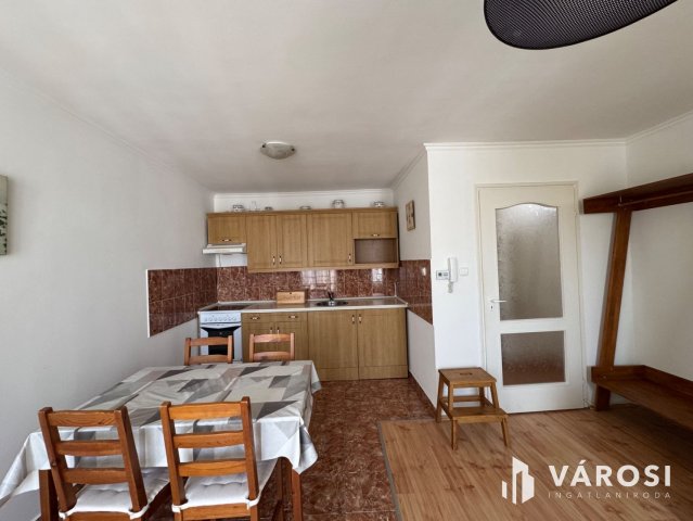 Kiadó téglalakás, albérlet, Gyulán 100 E Ft / hó, 2 szobás
