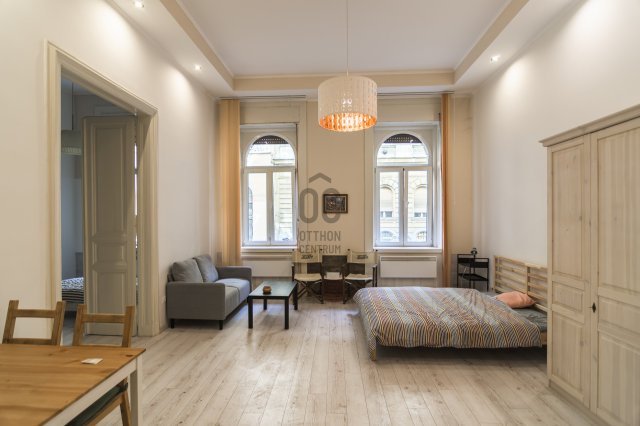 Eladó téglalakás, Budapesten, VI. kerületben 92 M Ft, 2 szobás