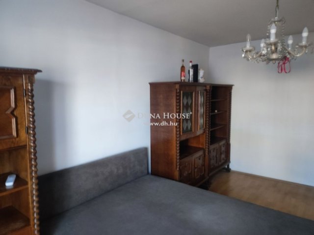 Kiadó panellakás, albérlet, Pécsett 140 E Ft / hó, 1+1 szobás