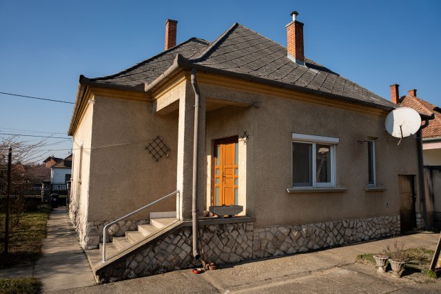 Eladó családi ház, Győrött 63.9 M Ft, 3 szobás