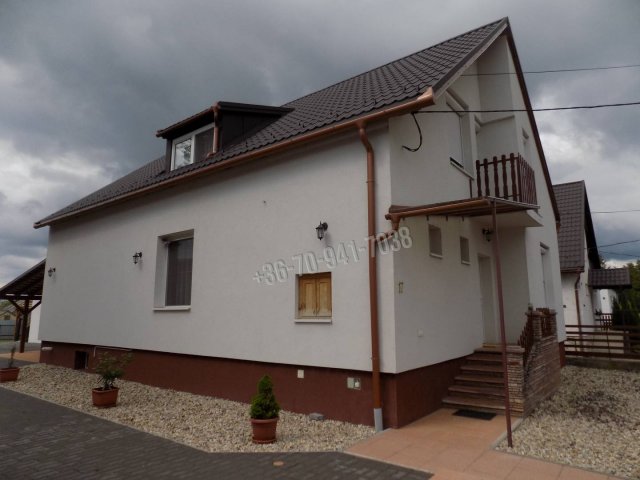 Eladó családi ház, Bábolnán 88 M Ft, 8 szobás