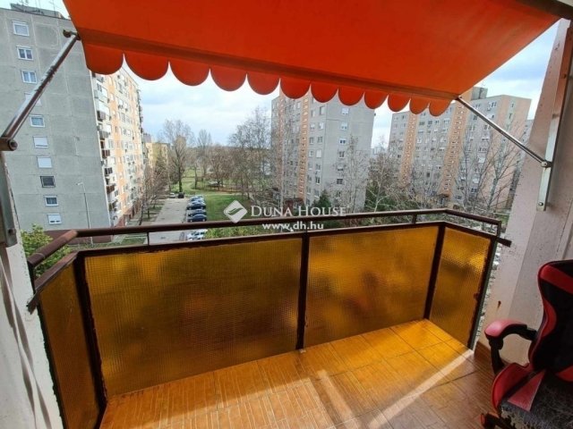 Eladó panellakás, Kecskeméten 37.5 M Ft, 3 szobás