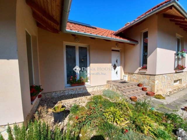 Eladó családi ház, Veszprémben 129.9 M Ft, 4 szobás