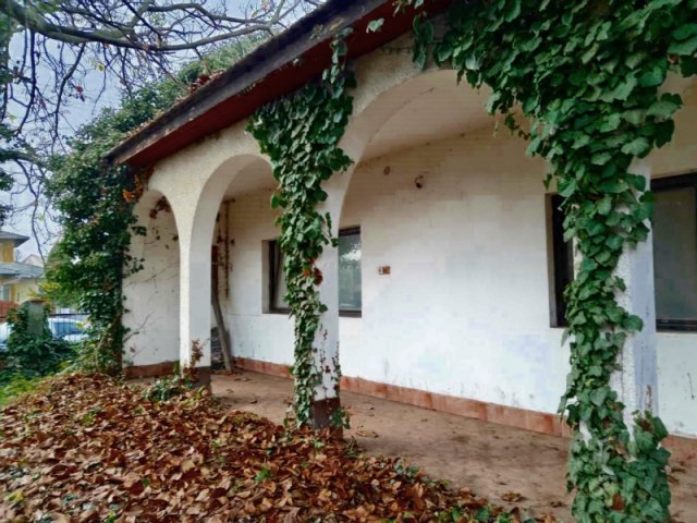 Eladó családi ház, Szigetszentmiklóson 49.9 M Ft, 2 szobás