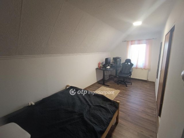 Eladó családi ház, Ráckeresztúron 76.9 M Ft, 5 szobás