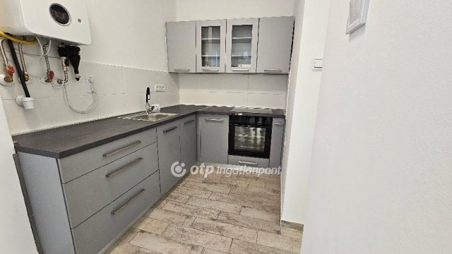 Eladó téglalakás, Szentesen 22 M Ft, 1 szobás
