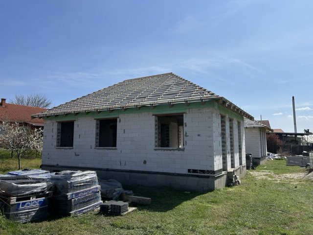 Eladó ikerház, Dabason 74 M Ft, 4 szobás / költözzbe.hu
