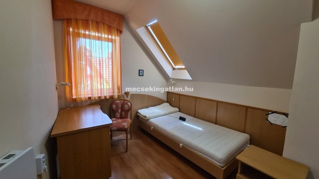 Kiadó téglalakás, albérlet, Pécsett, Atléta utcában, 1 szobás