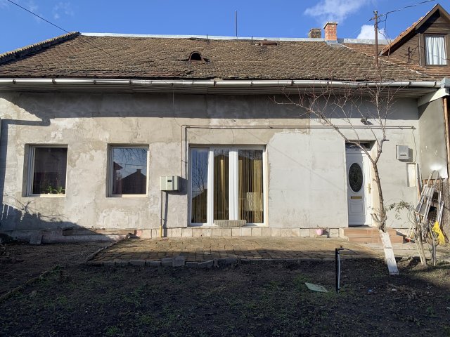 Eladó családi ház, Budapesten, XVI. kerületben, Rákosi úton