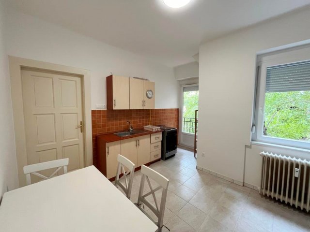 Kiadó téglalakás, albérlet, Pécsett 250 E Ft / hó, 3 szobás