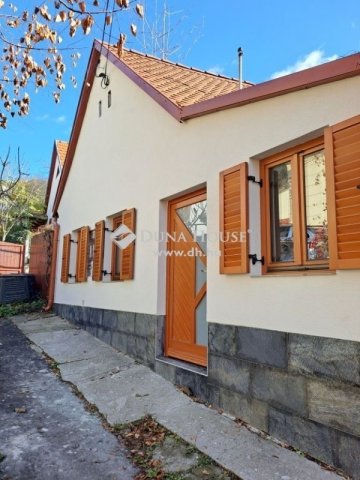 Kiadó téglalakás, albérlet, Pécsett 180 E Ft / hó, 2 szobás