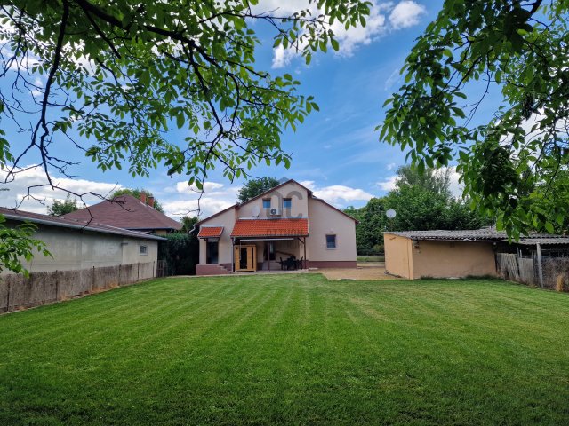 Eladó nyaraló, Balatonbogláron 124.9 M Ft, 6 szobás