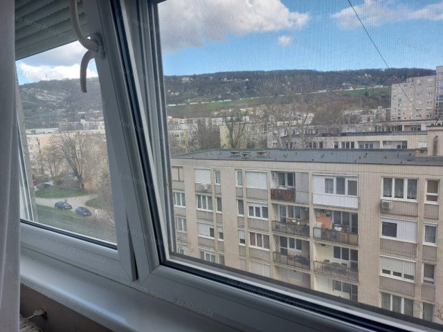 Eladó panellakás, Tatabányán 37.99 M Ft, 2 szobás