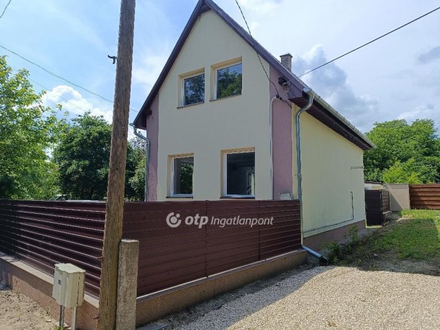 Eladó családi ház, Szigetszentmiklóson 69.9 M Ft, 2+2 szobás