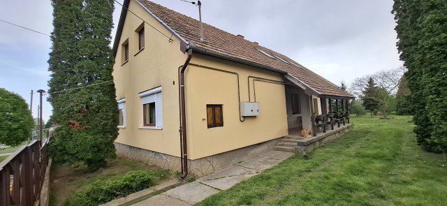 Eladó családi ház, Kaposváron 59.9 M Ft, 6 szobás