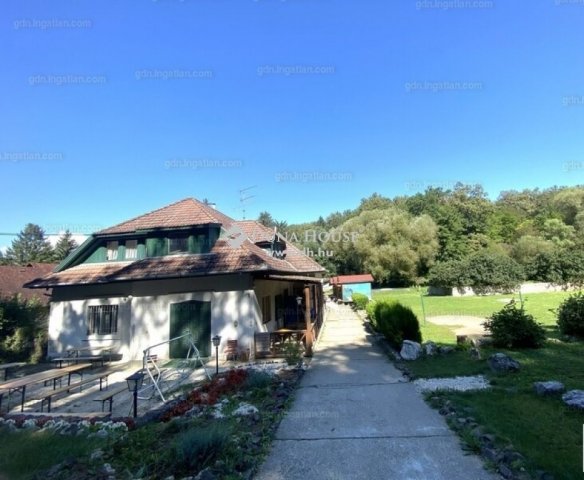 Eladó családi ház, Verőcén 149.99 M Ft, 7 szobás