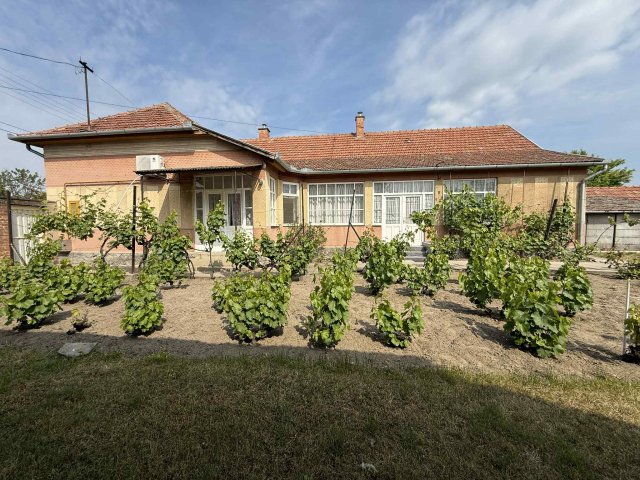 Eladó családi ház, Tiszaalpáron 33 M Ft, 4 szobás
