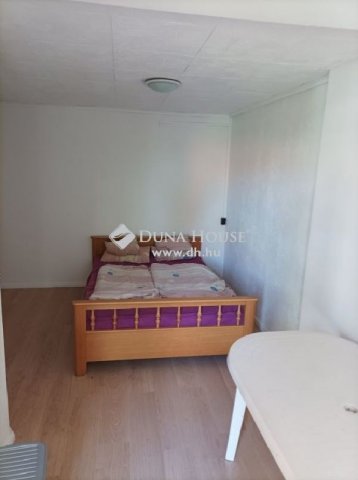 Eladó családi ház, Orfűn 98 M Ft, 15+1 szobás
