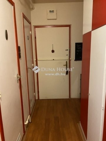 Eladó panellakás, Pécsett 37.9 M Ft, 2 szobás