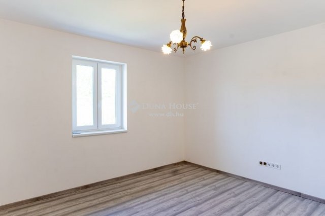 Eladó családi ház, Pomázon 270 M Ft, 5 szobás