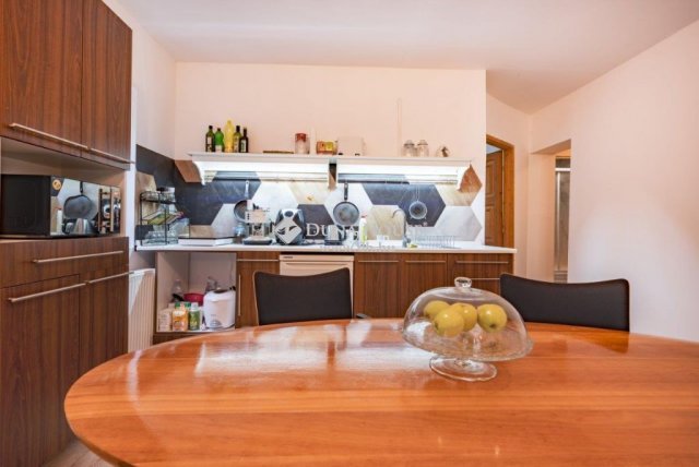 Eladó családi ház, Budaörsön 285 M Ft, 8 szobás