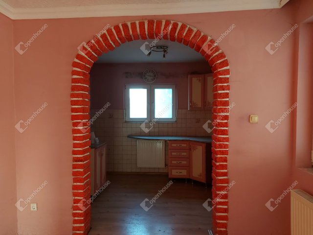 Eladó családi ház, Koroncón 48 M Ft, 2 szobás