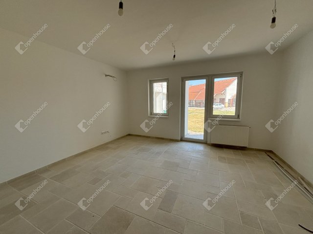 Eladó téglalakás, Kisteleken 32.9 M Ft, 2 szobás