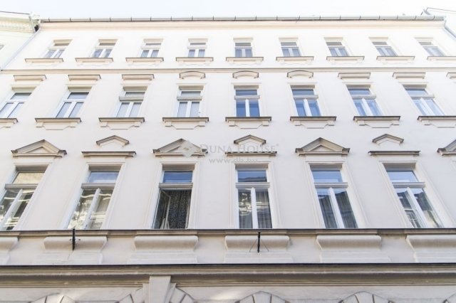 Eladó téglalakás, Budapesten, V. kerületben 199.9 M Ft, 2 szobás