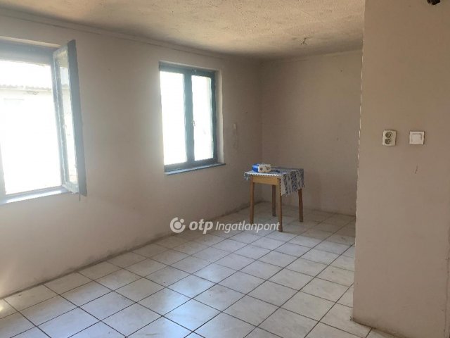 Eladó családi ház, Újfehértón 18 M Ft, 3 szobás