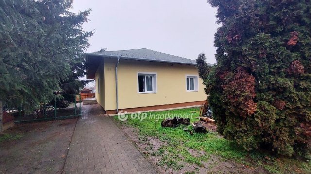 Eladó családi ház, Gárdonyban 174.9 M Ft, 5+3 szobás