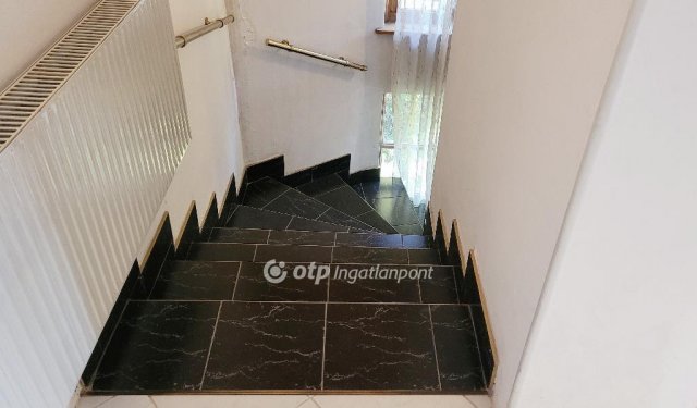 Eladó családi ház, Szentendrén 159 M Ft, 6+1 szobás