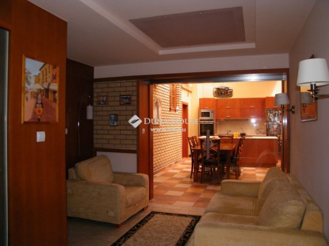Eladó családi ház, Balatonfüreden 399 M Ft, 10 szobás