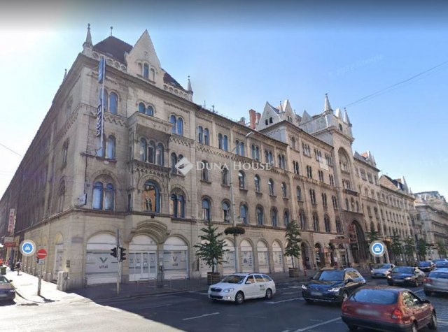 Eladó téglalakás, Budapesten, VIII. kerületben, Rákóczi úton