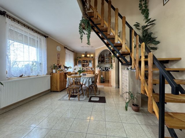 Eladó családi ház, Pusztahencsen 41.9 M Ft, 6 szobás