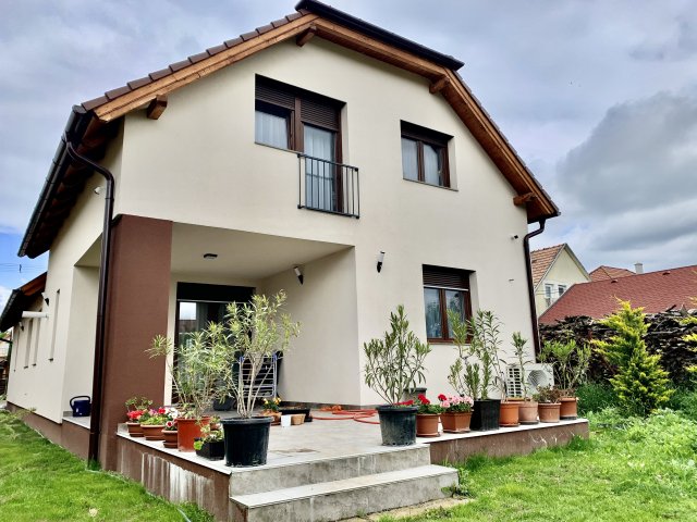 Eladó családi ház, Fóton 144.9 M Ft, 4+1 szobás