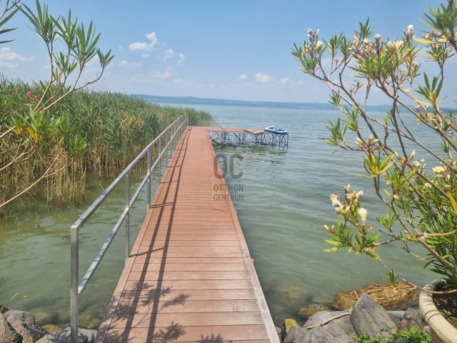 Eladó családi ház, Balatonszárszón 1500 M Ft, 13 szobás