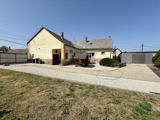 Eladó családi ház, Faddon 49.9 M Ft, 5 szobás