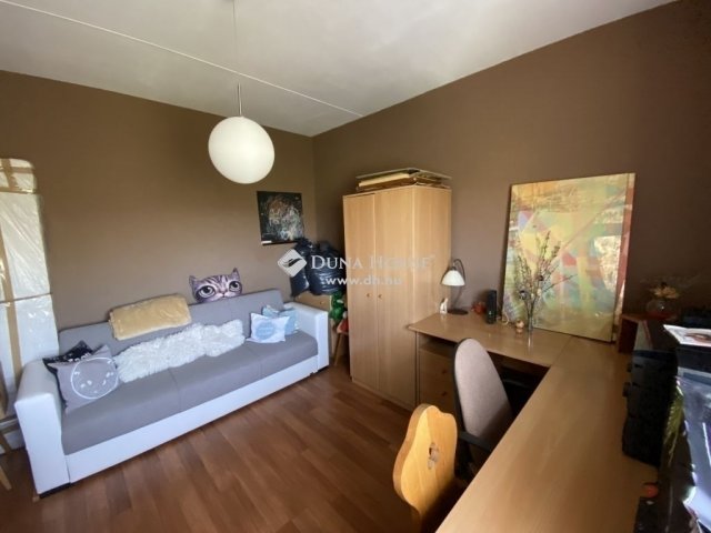 Eladó panellakás, Pécsett 37.9 M Ft, 2 szobás