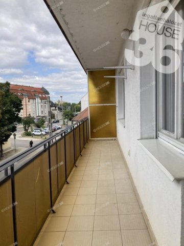 Eladó téglalakás, Kecskeméten 63 M Ft, 2 szobás