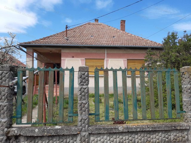 Eladó családi ház, Szolnokon 44.9 M Ft, 3 szobás