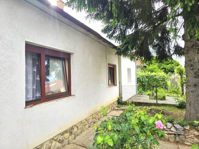 Eladó ikerház, Pécsett 39.9 M Ft, 3 szobás