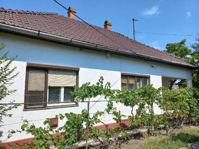 Eladó családi ház, Tiszavasváriban 7.9 M Ft, 2 szobás
