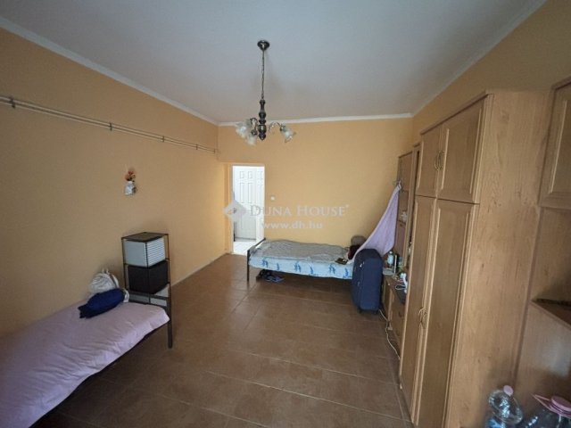 Eladó téglalakás, Tatabányán 32 M Ft, 2 szobás