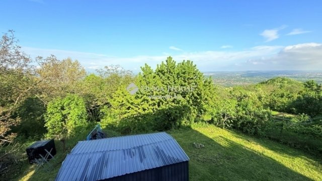 Eladó családi ház, Szentendrén 100 M Ft, 2 szobás