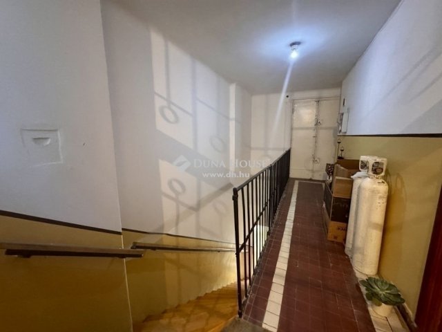Eladó téglalakás, Budapesten, V. kerületben 93.5 M Ft, 1 szobás