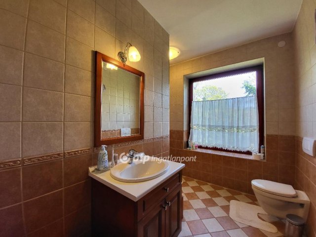 Eladó családi ház, Budaörsön 350 M Ft, 5 szobás