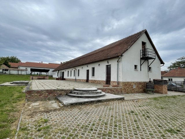 Eladó üzlethelyiség, Gyöngyöshalászon 209 M Ft