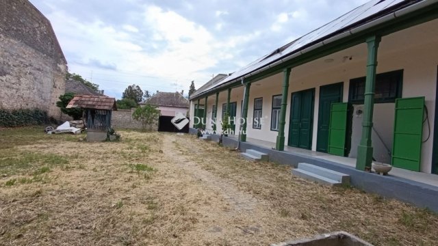 Eladó családi ház, Bátaszéken 75 M Ft, 4 szobás