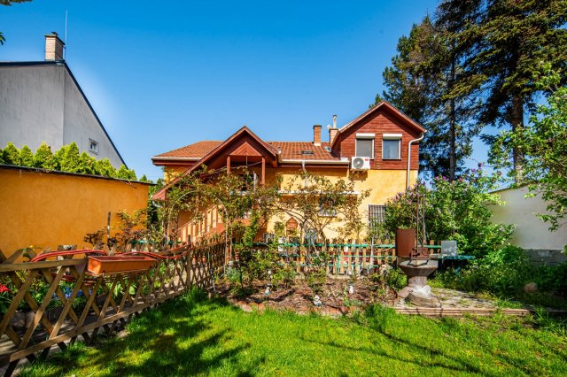 Eladó családi ház, Budapesten, XV. kerületben 129.9 M Ft