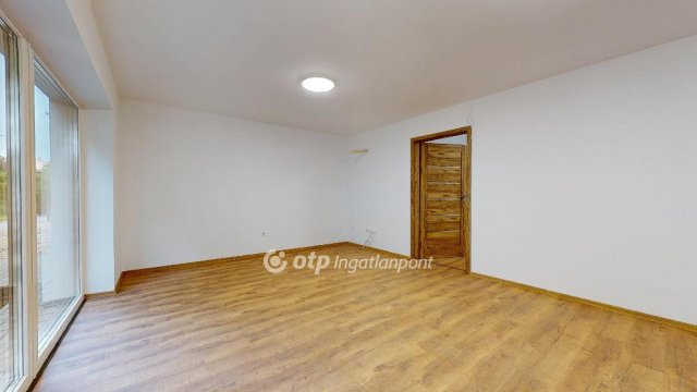 Eladó üzlethelyiség, Nyíregyházán 33.471 M Ft, 1+1 szobás